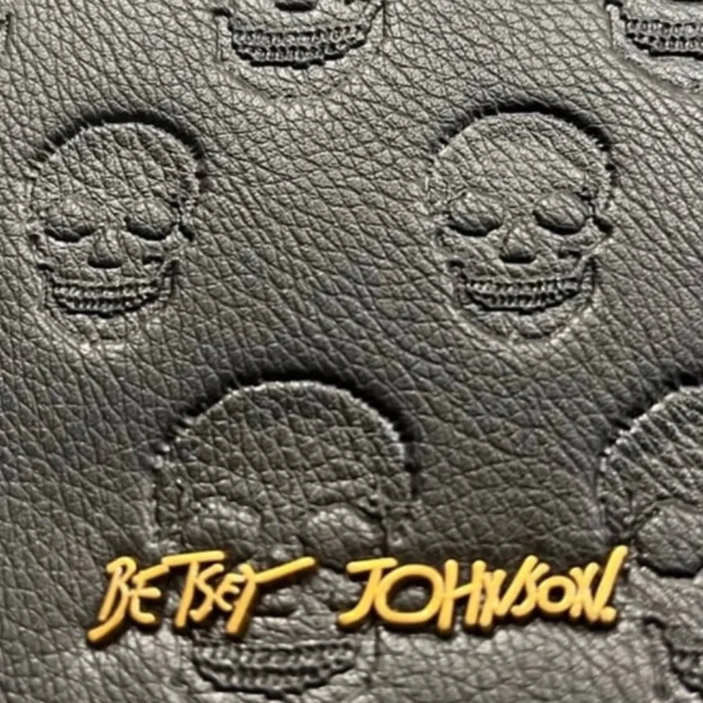 Betsey Johnson Studded Skull Tote bag w/ Charm and wristlet - Picture 9 of 14